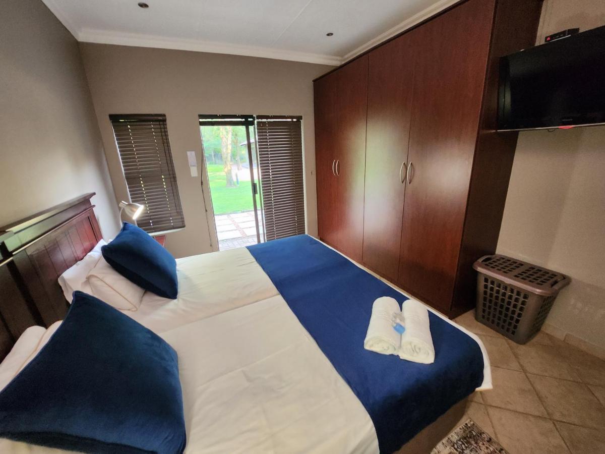 Rip Van Winkel Guest House Lephalale Екстериор снимка